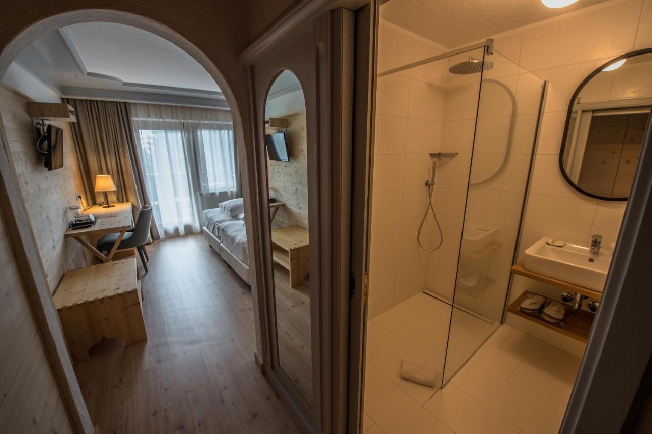 Hotel Ciasa Salares Сан Касиано Екстериор снимка