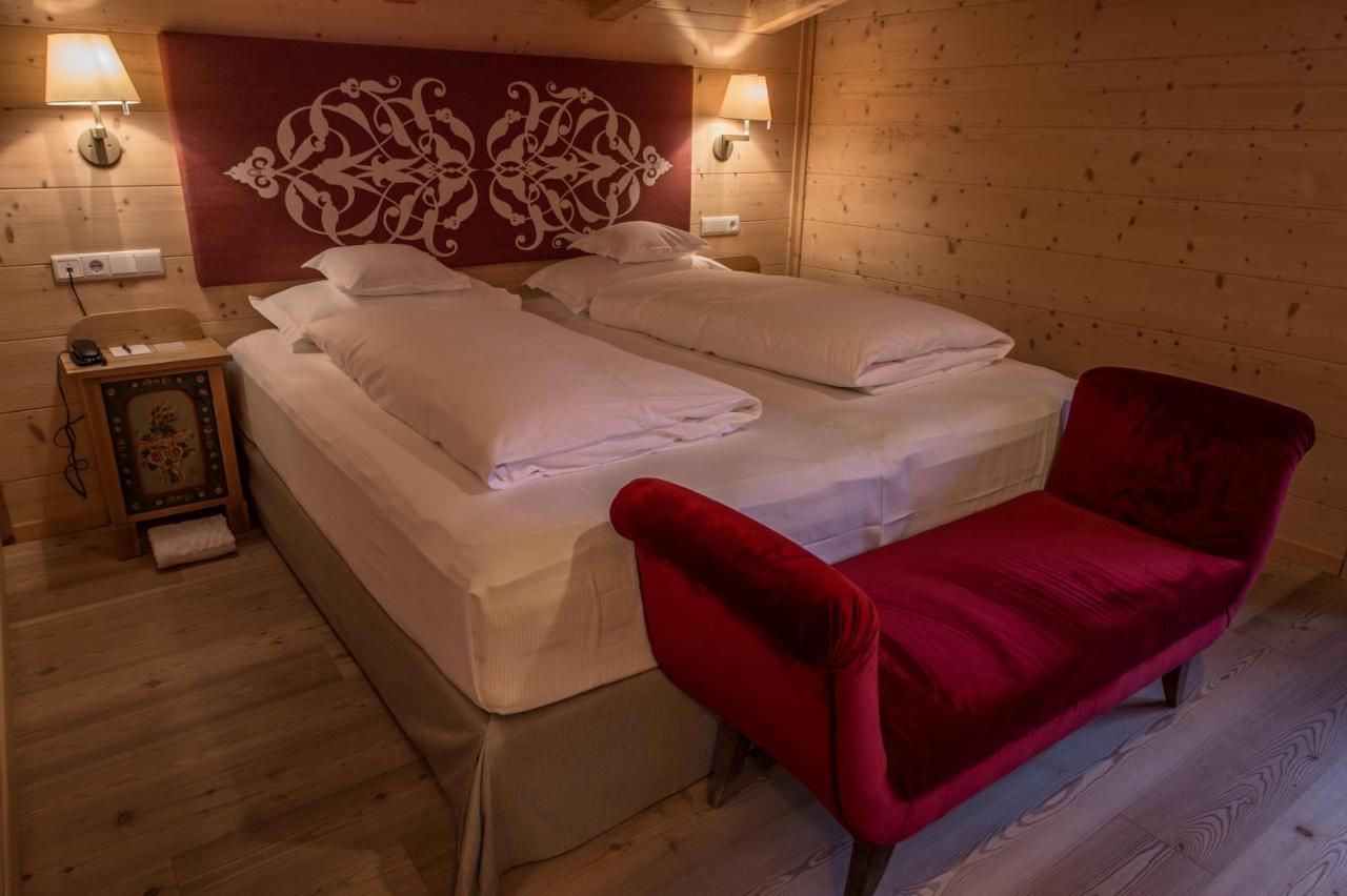Hotel Ciasa Salares Сан Касиано Екстериор снимка