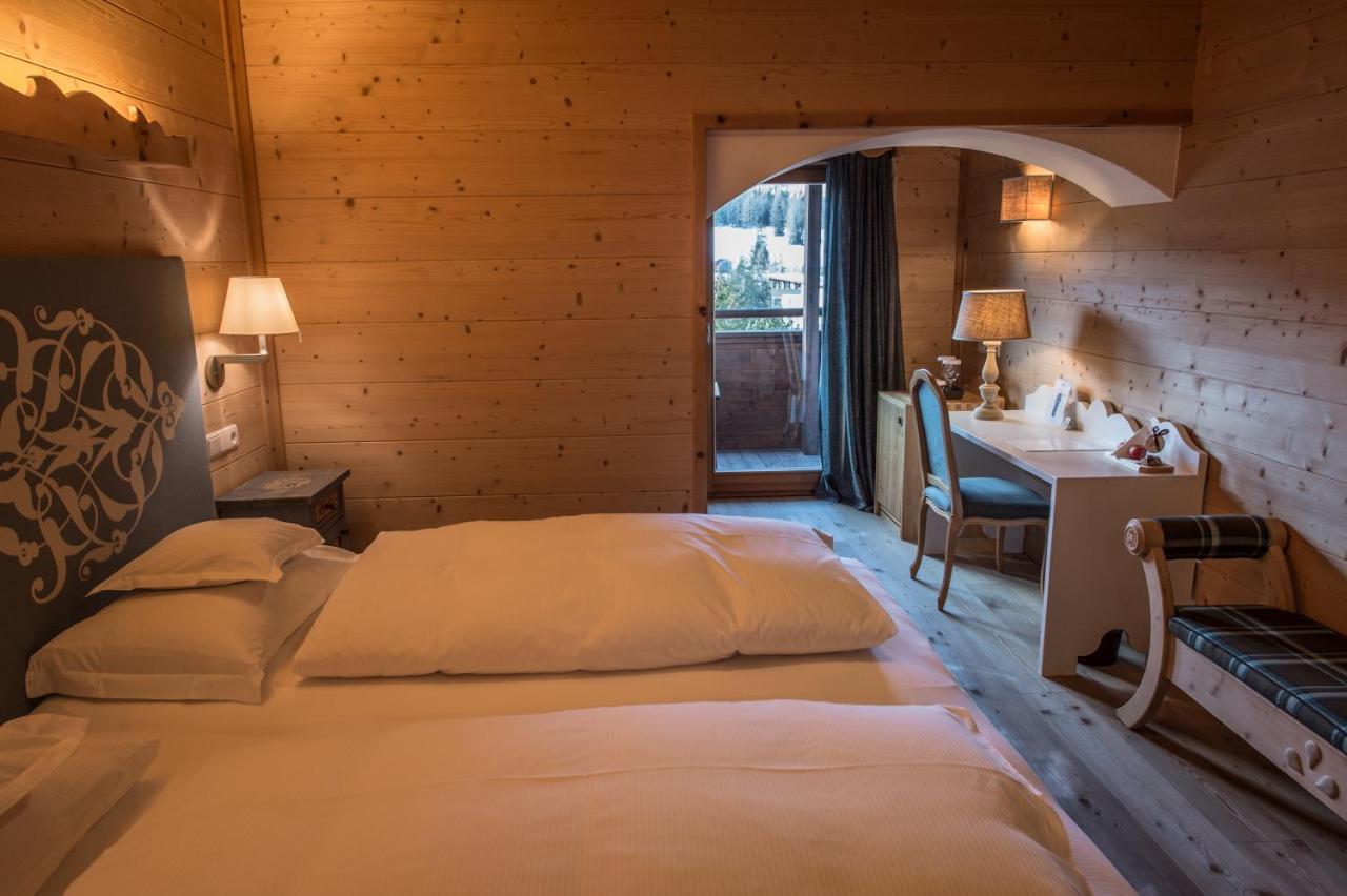 Hotel Ciasa Salares Сан Касиано Екстериор снимка