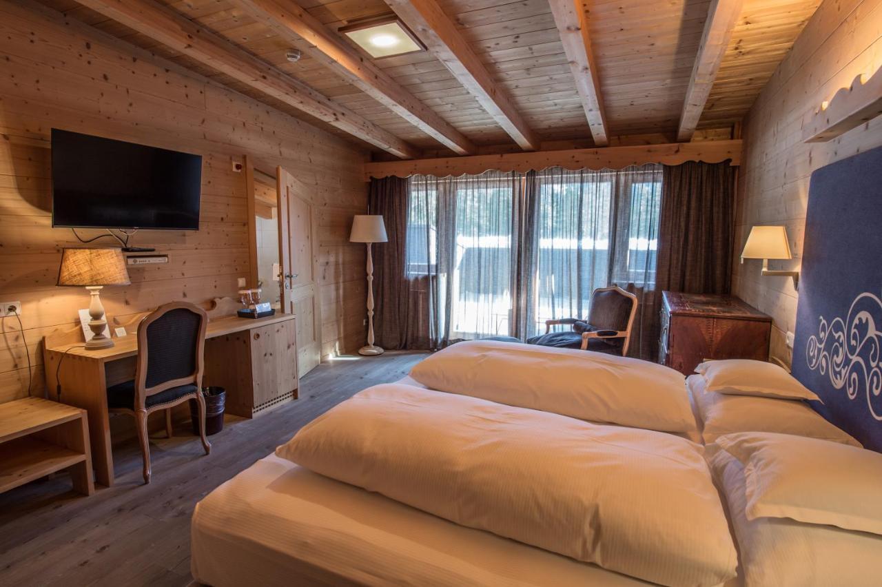 Hotel Ciasa Salares Сан Касиано Екстериор снимка