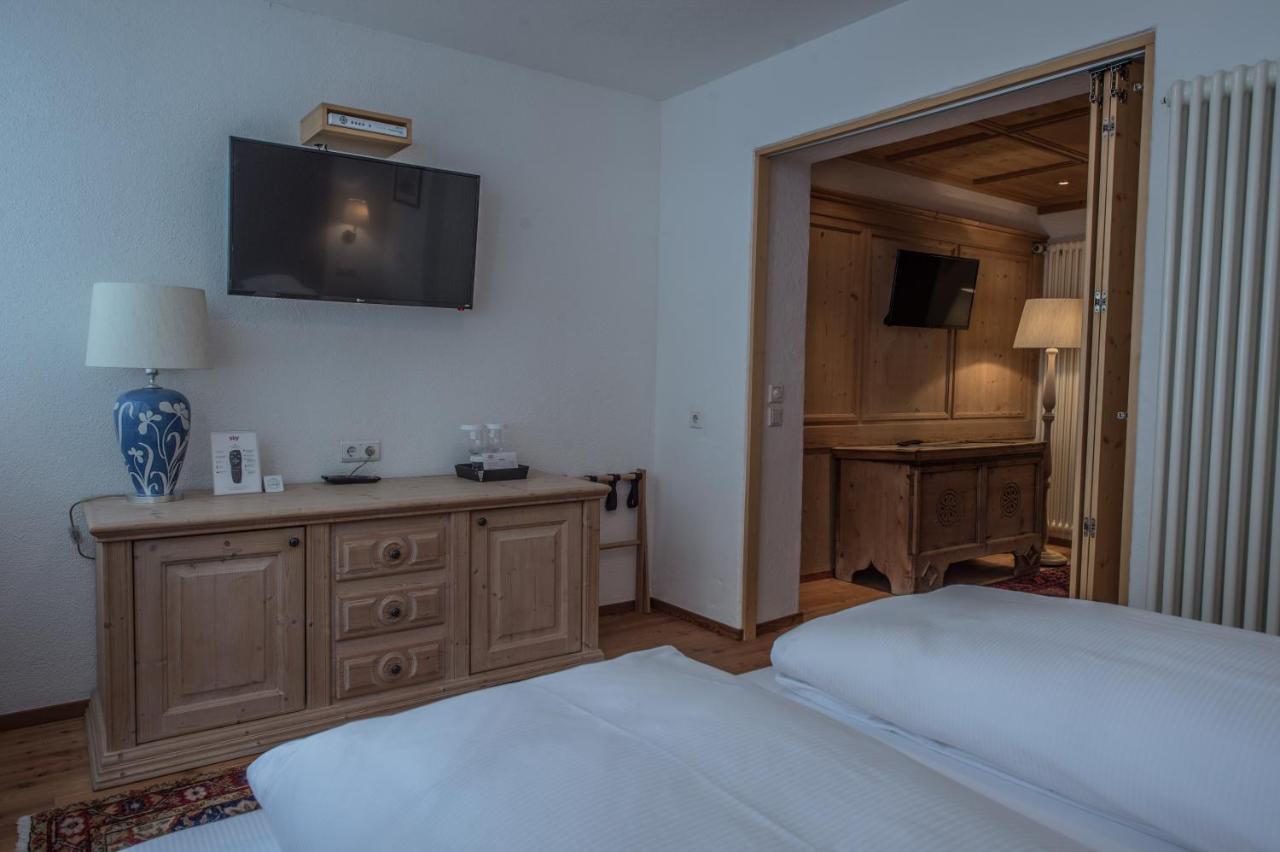 Hotel Ciasa Salares Сан Касиано Екстериор снимка