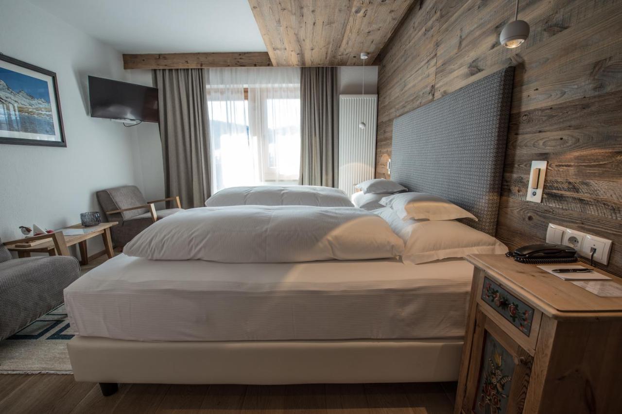 Hotel Ciasa Salares Сан Касиано Екстериор снимка