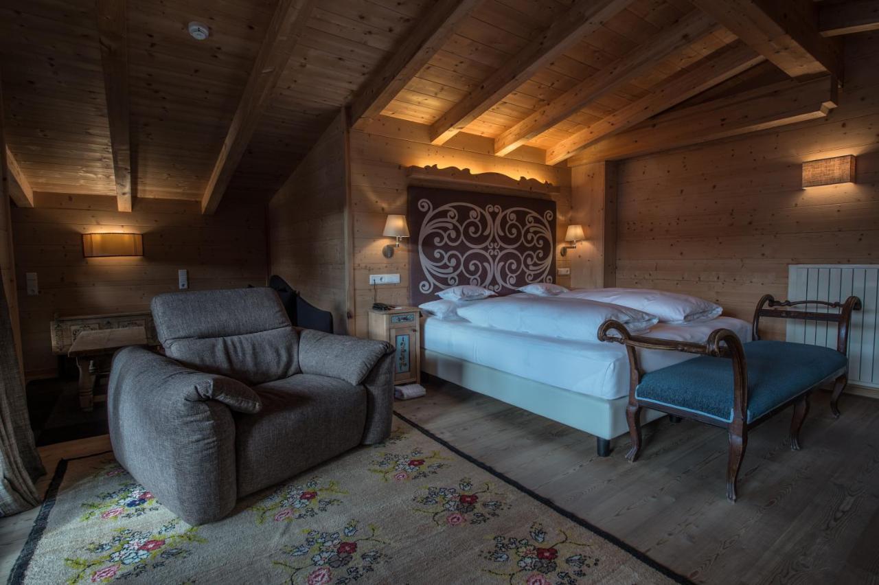 Hotel Ciasa Salares Сан Касиано Екстериор снимка