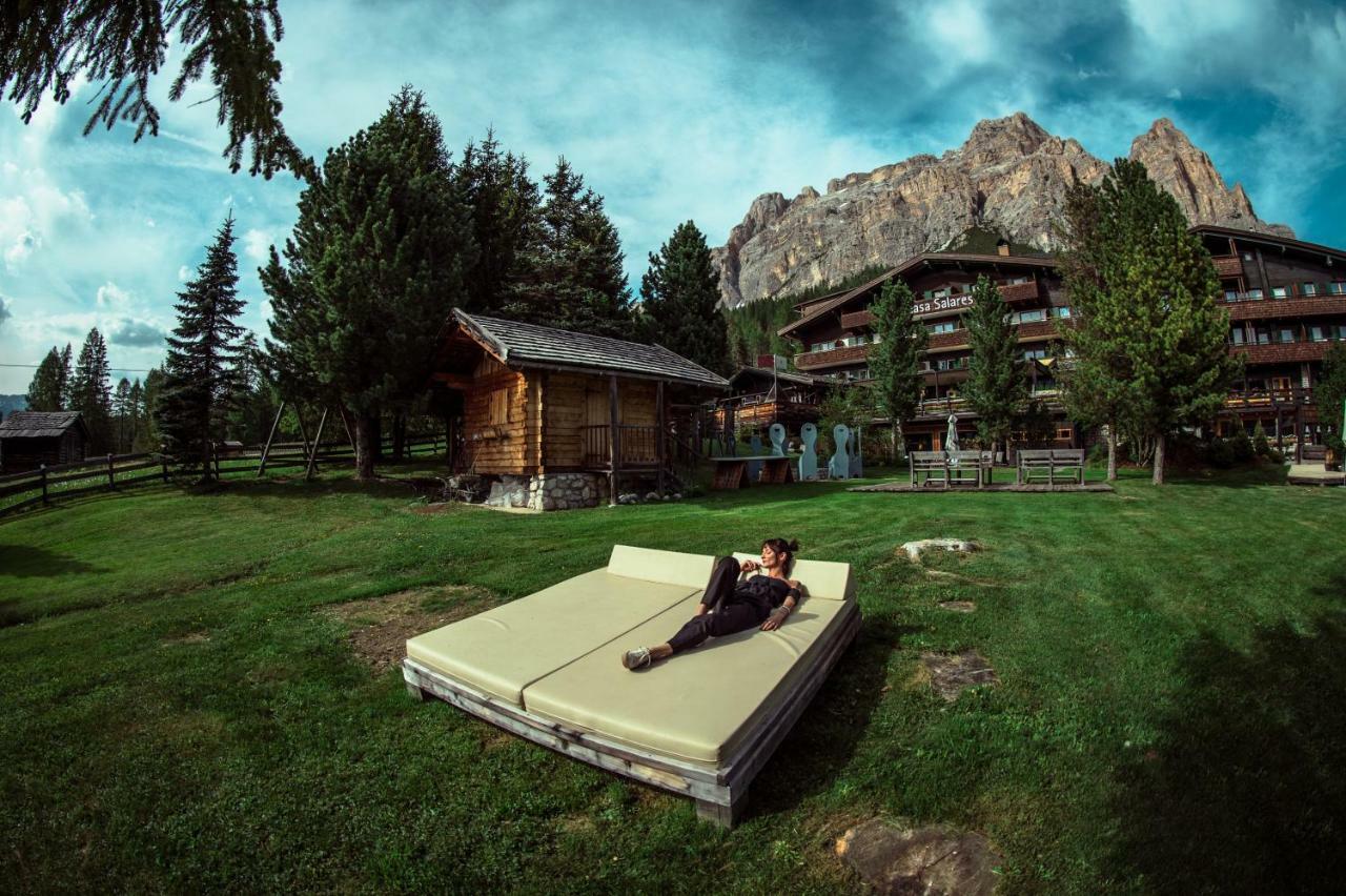 Hotel Ciasa Salares Сан Касиано Екстериор снимка